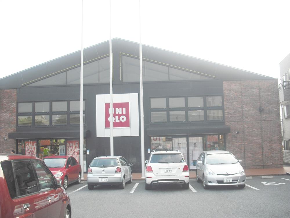 Shopping centre. 80m to UNIQLO Yamato Tsukimino shop