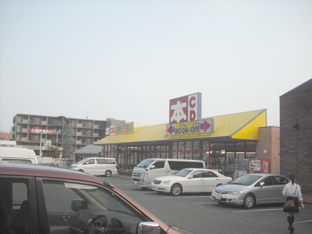 Shopping centre. 80m to book off Yamato Tsukimino shop