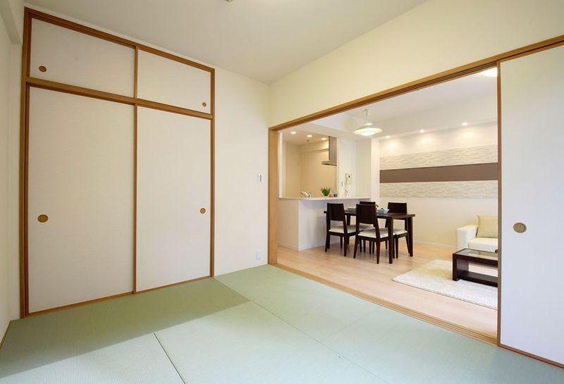 Non-living room. Japanese-style room 6.0 Pledge is right next to the living room, It is a space that can be comfortably.