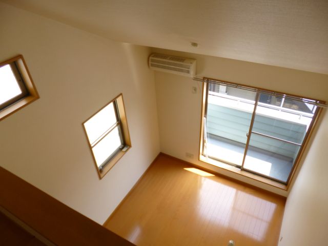 Living and room. You can see, ceiling height If you look from loft.