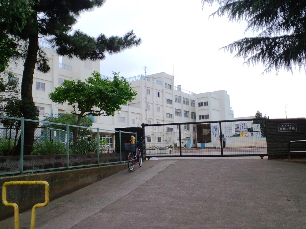 Primary school. Yanagibashi 800m up to elementary school