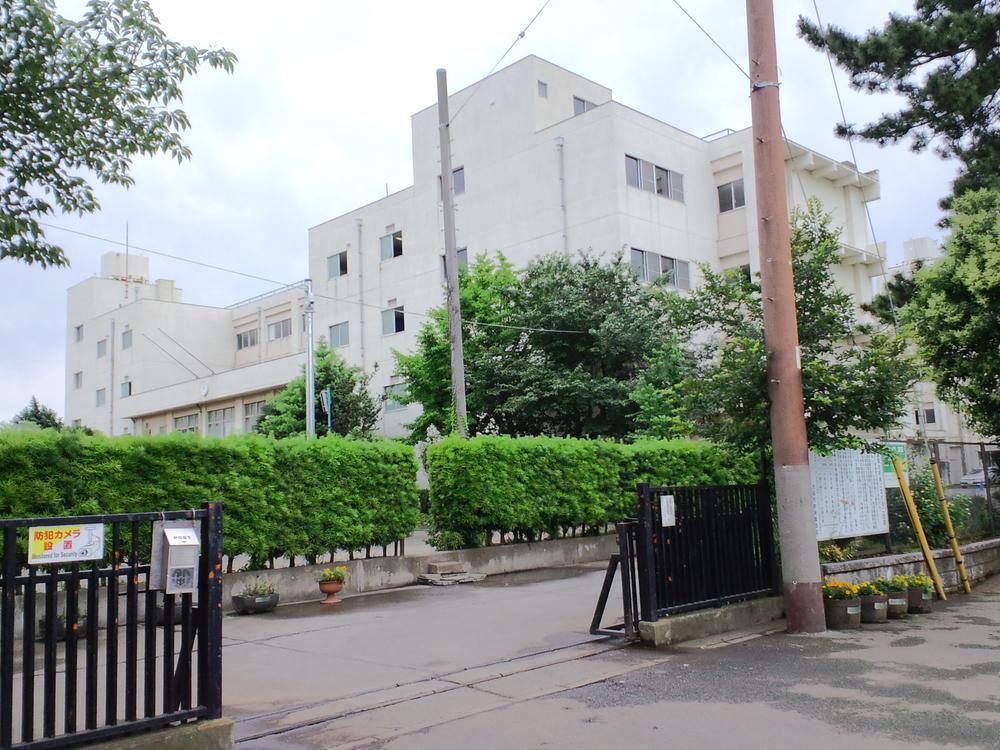 Junior high school. Hikichi stand 450m up to junior high school