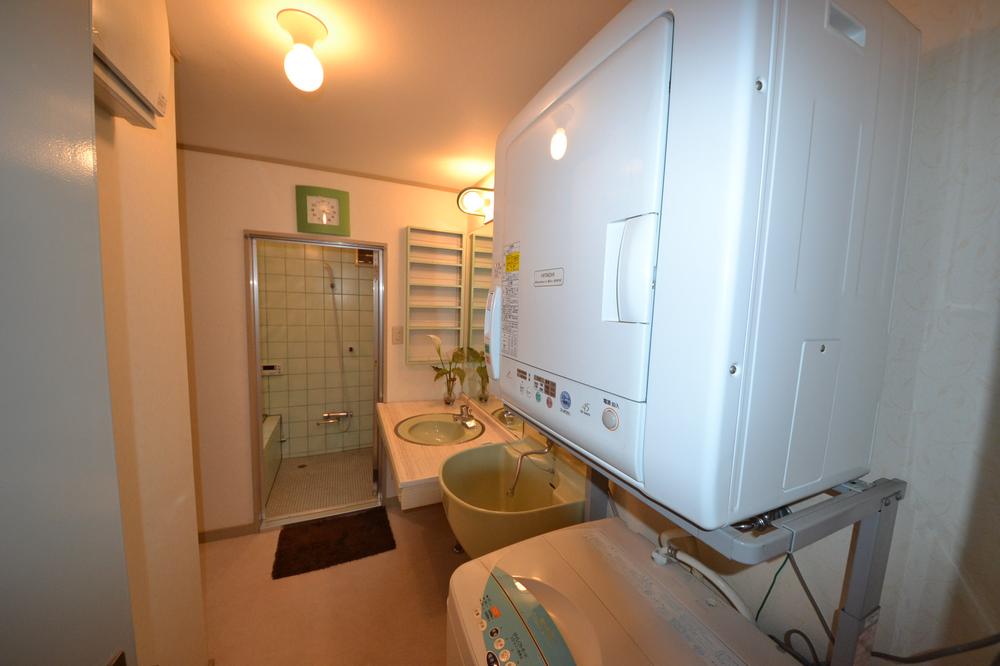Bathroom. Indoor (February 2013) Shooting