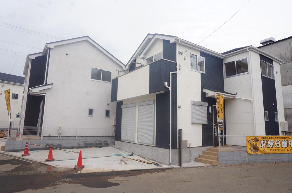 Local appearance photo. 1 Building