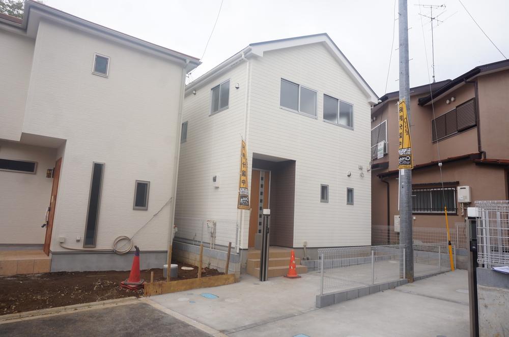 Local appearance photo. 15 Building