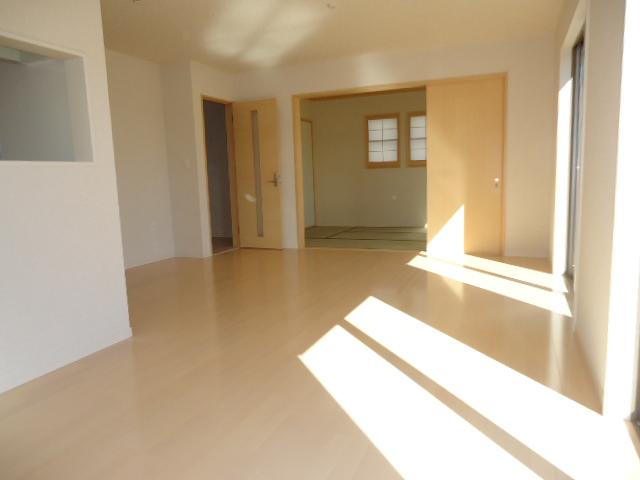 Same specifications photos (living). (11 Building) same specification