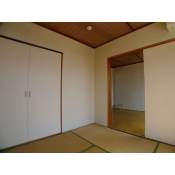 Other room space. Japanese-style room where you can enjoy the smell of tatami