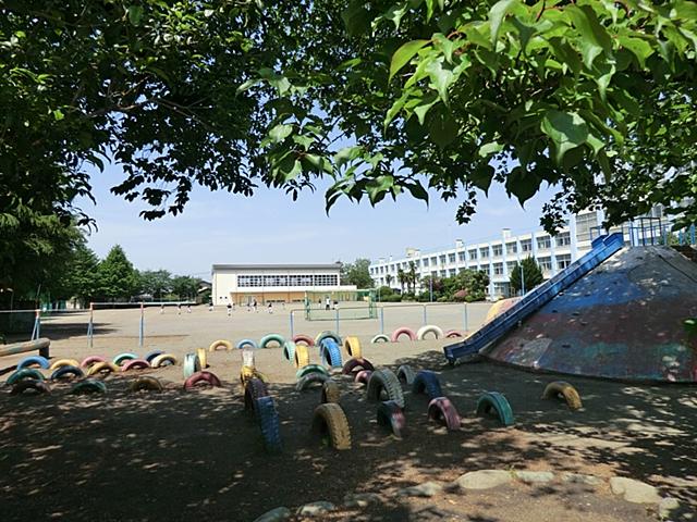 Primary school. 920m to Yamato City Kusayanagi Elementary School