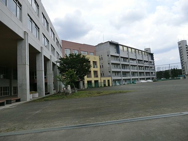 Junior high school. 252m until Yamato Municipal Shibuya Junior High School