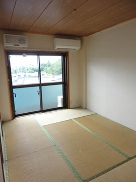 Other room space. Japanese-style room 6 quires There closet