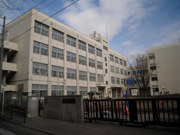 Primary school. Yamatohigashi 300m up to elementary school