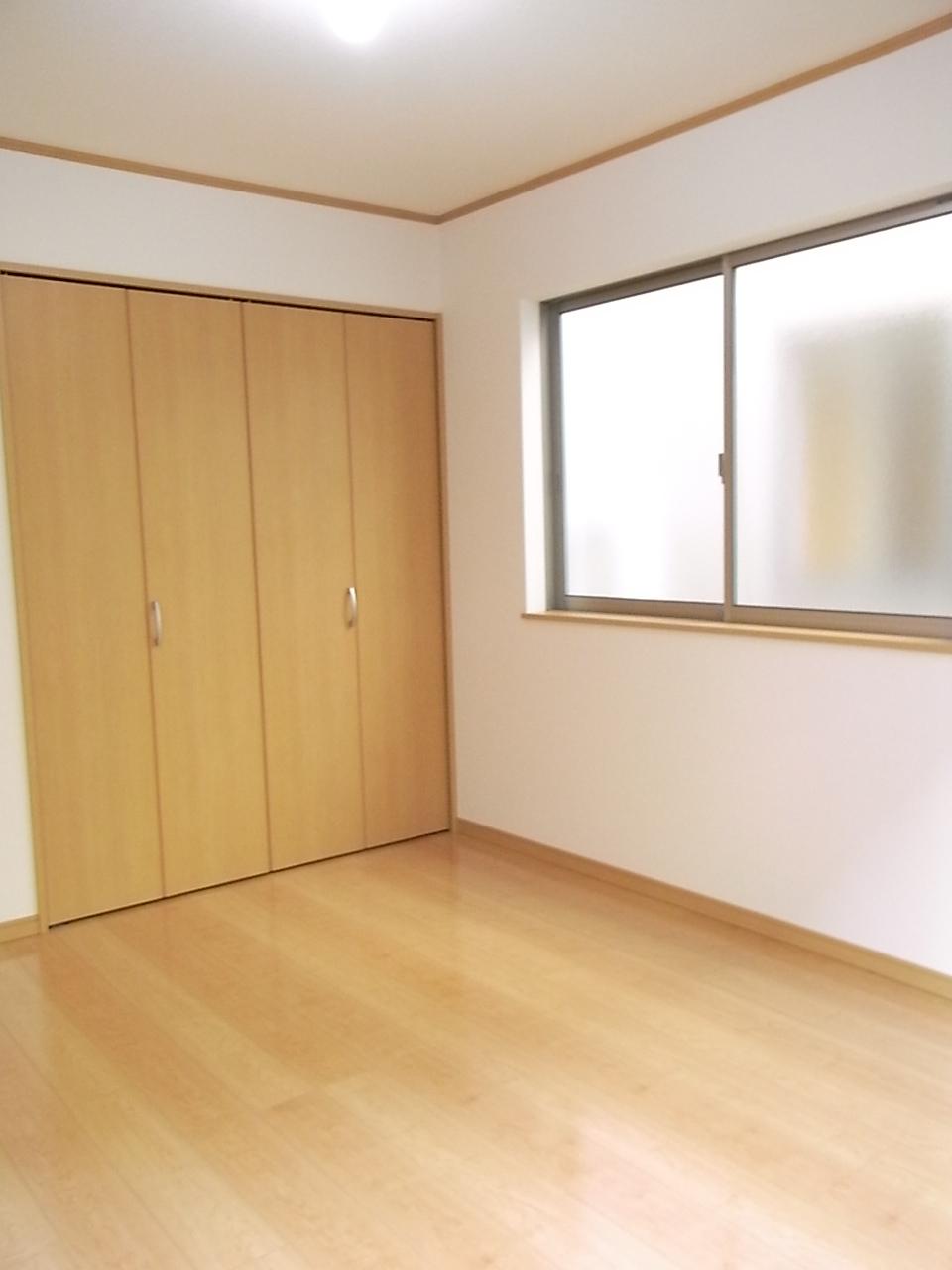 Non-living room. Same specifications