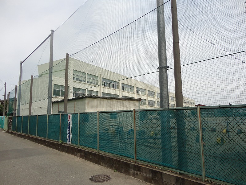 Primary school. 360m until Yamato Municipal Nishitsuruma elementary school (elementary school)