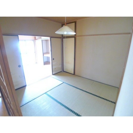Other. Japanese-style room to settle. 