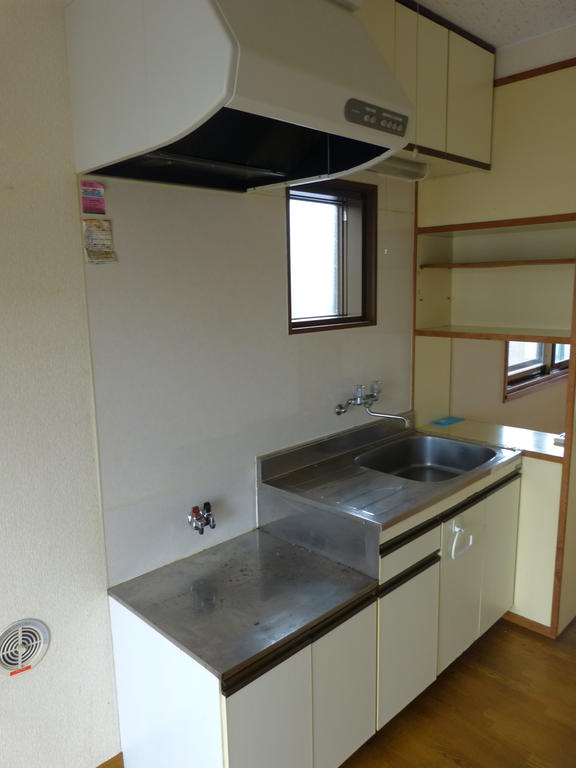 Kitchen. A kitchen that can sufficient ventilation there is a window ☆