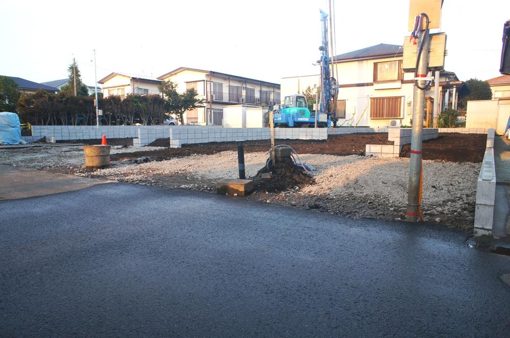 Local photos, including front road. Local (10 May 2013) Shooting