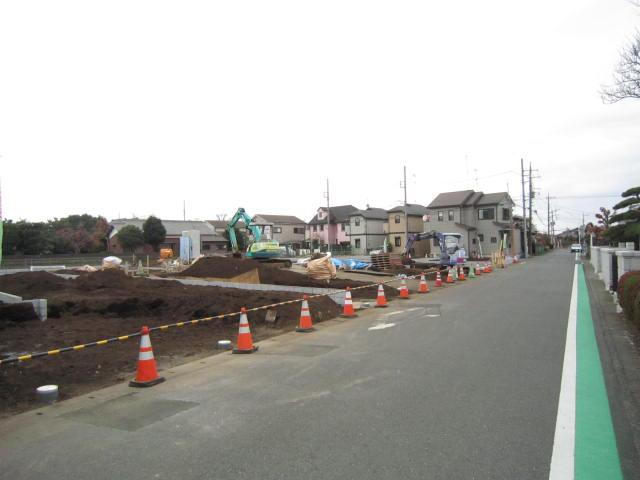 Local photos, including front road. Local (11 May 2013) Shooting