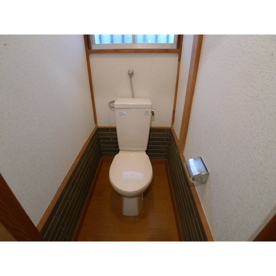 Toilet. Toilet that can ventilation in there window.