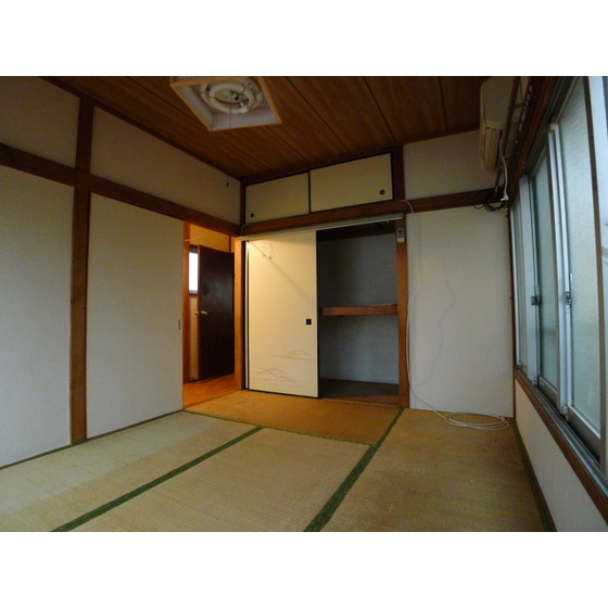 Living and room. Storage is a Japanese-style room.