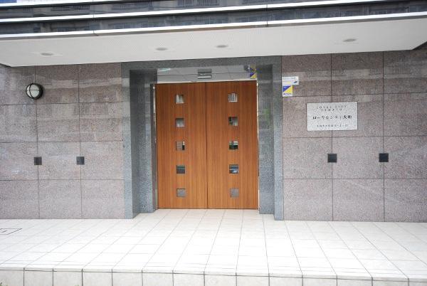 Entrance. Local (10 May 2013) Shooting