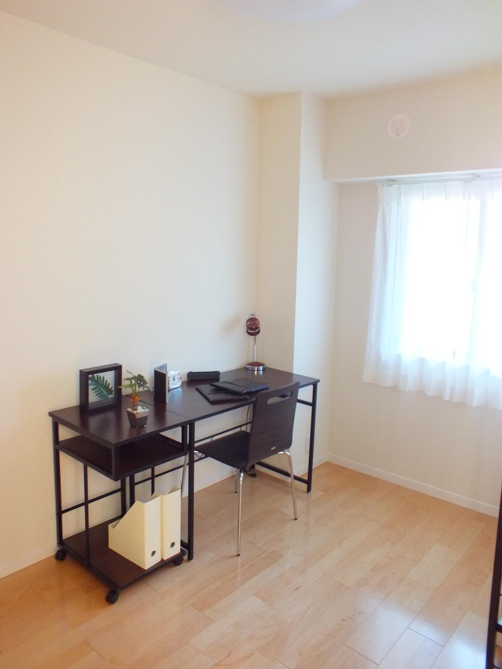 Non-living room. Same specifications