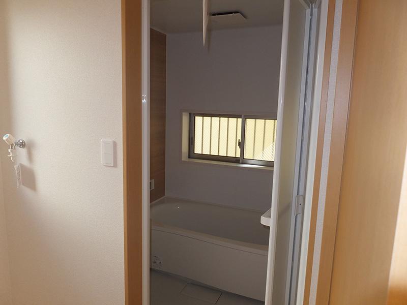 Bathroom. Indoor (10 May 2013) Shooting