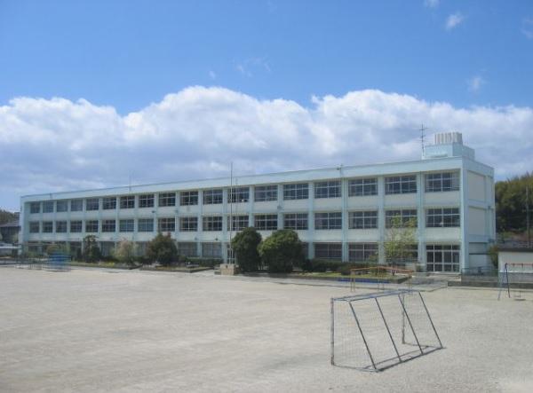Primary school. 450m until Yamato Elementary School