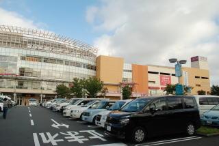 Shopping centre. 800m up to Oak City