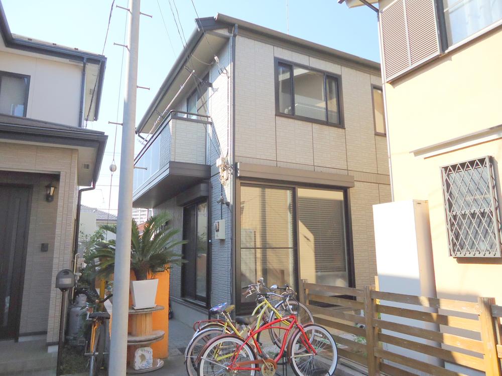 Local appearance photo. Daiwa House is a custom home of attention of construction.