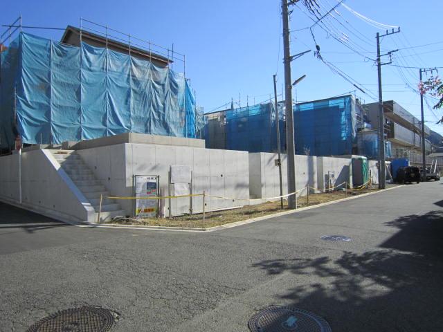 Local photos, including front road. Local (12 May 2013) Shooting