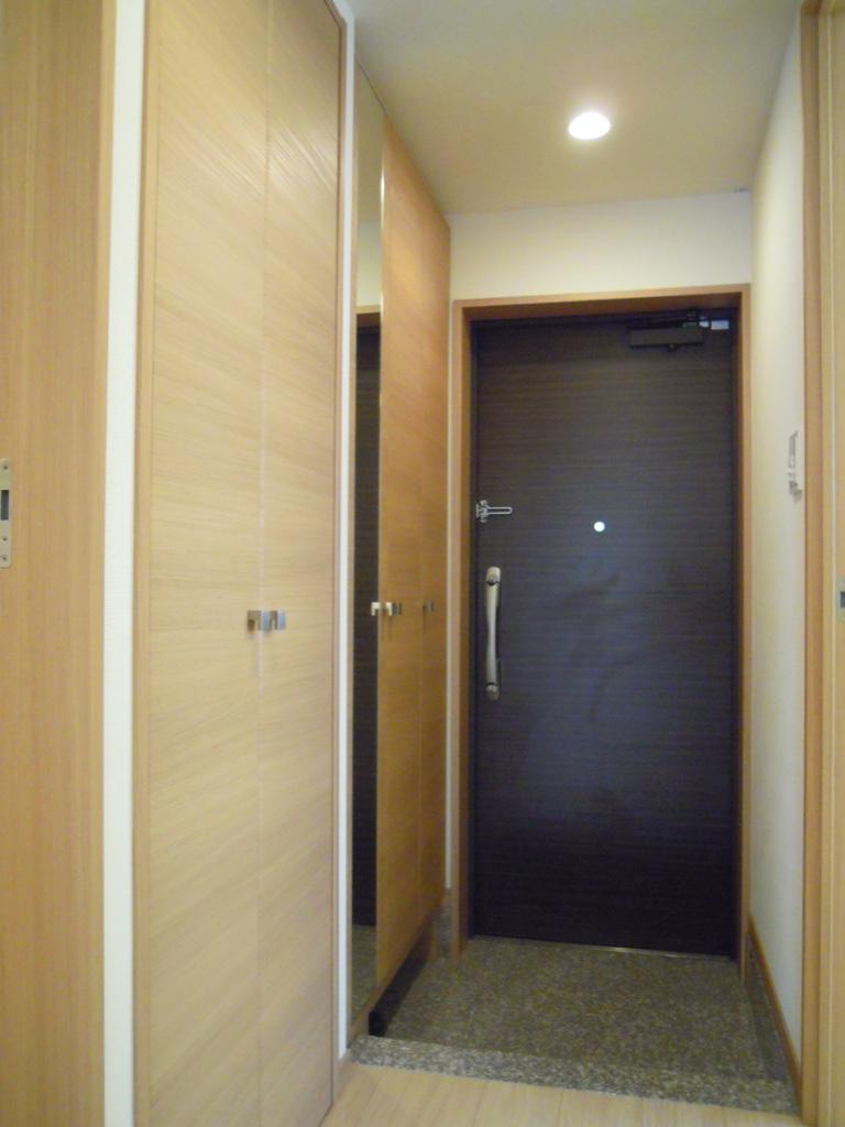 Entrance. Local (August 2013) Shooting