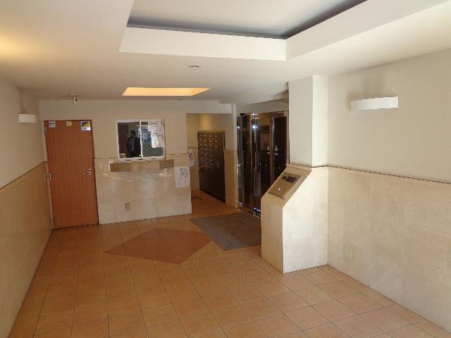 Entrance. Common areas