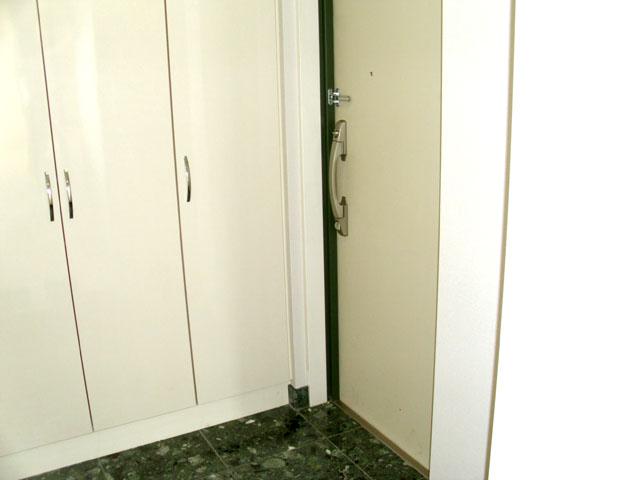 Entrance. Entrance shoe box