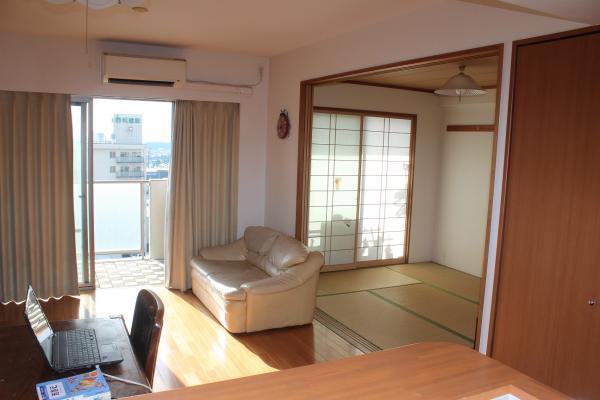 Living. Japanese-style room is there a feeling of opening in parallel!