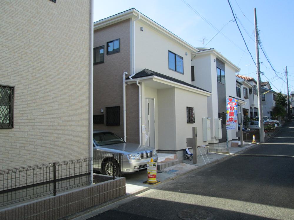 Local photos, including front road. Finished local photo