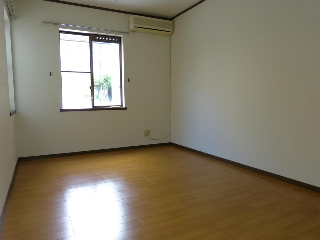 Other room space. Room share of negotiable