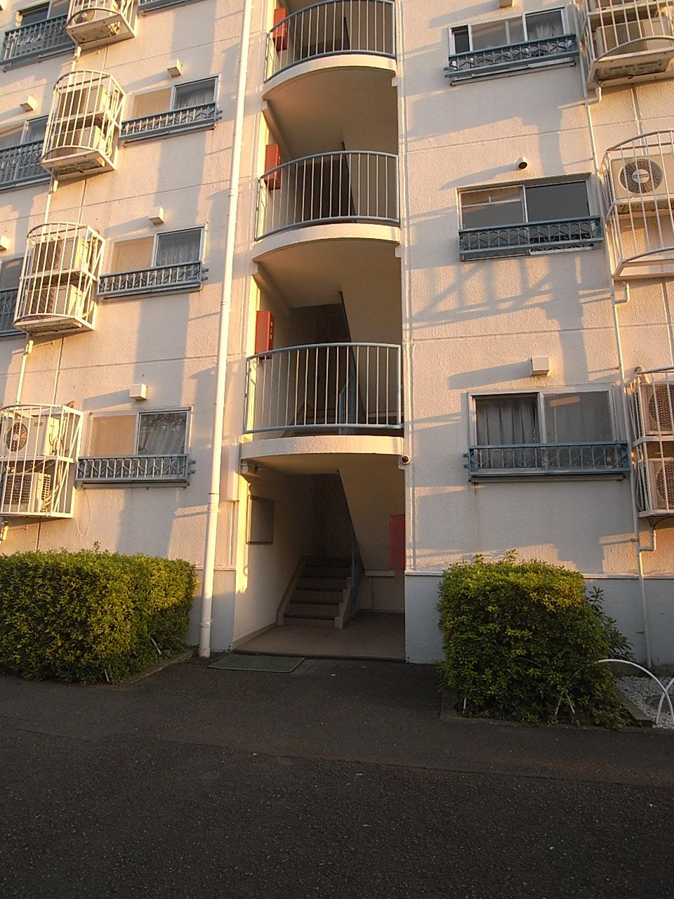 Entrance. Local (10 May 2013) Shooting