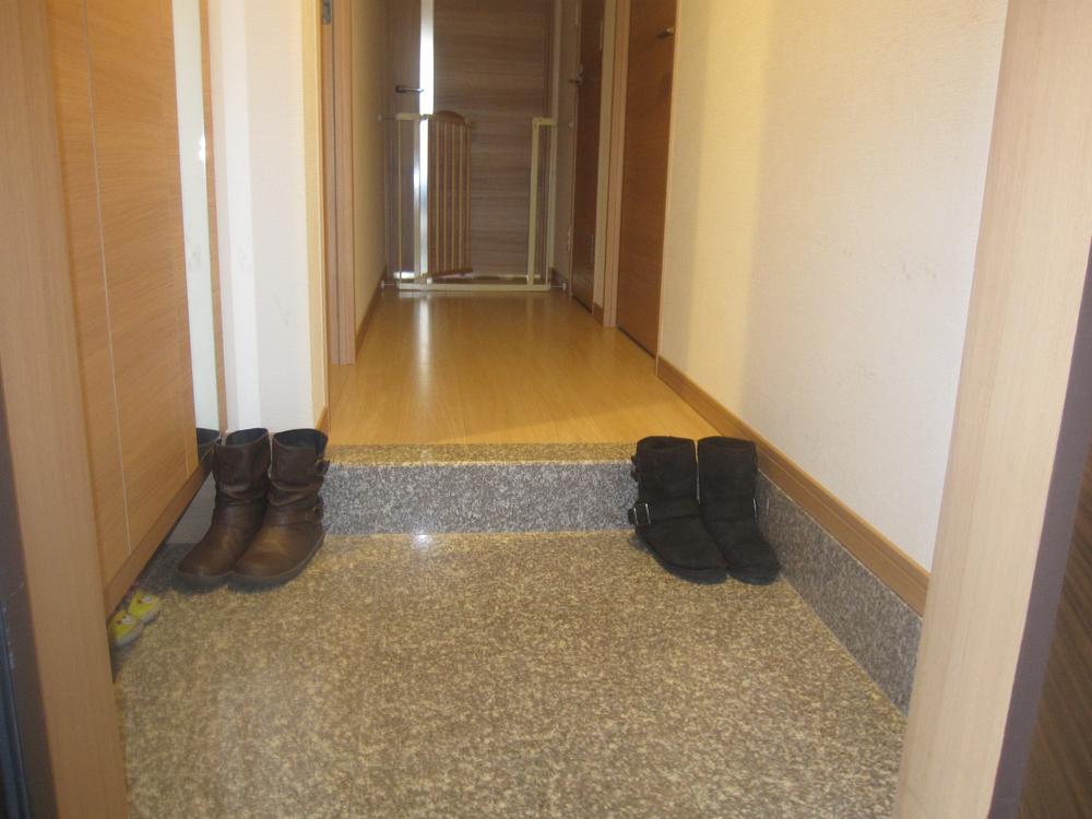 Entrance. It is the entrance of the spread. (December 2013) Shooting