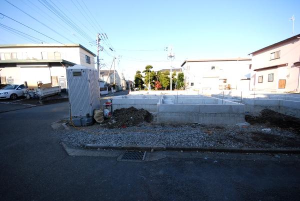 Local photos, including front road. Local (12 May 2013) Shooting. Building 3.