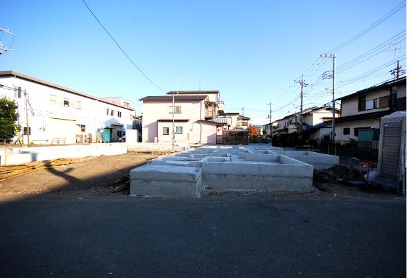 Local photos, including front road. Local (12 May 2013) Shooting. Building 3.