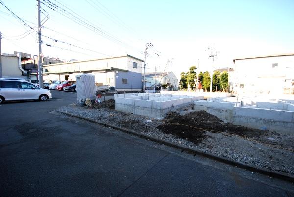 Local photos, including front road. Local (12 May 2013) Shooting. Building 3.