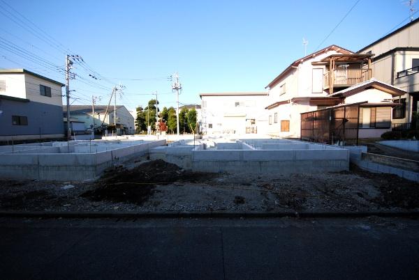 Local photos, including front road. Local (12 May 2013) Shooting. 4 Building.