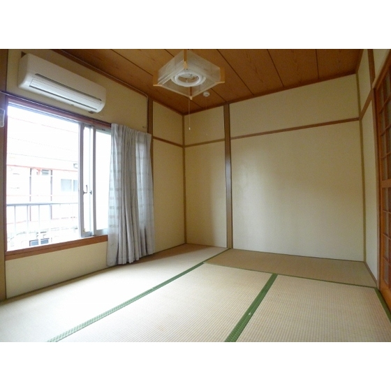 Living and room. Purring relaxing Japanese-style room 6 tatami .