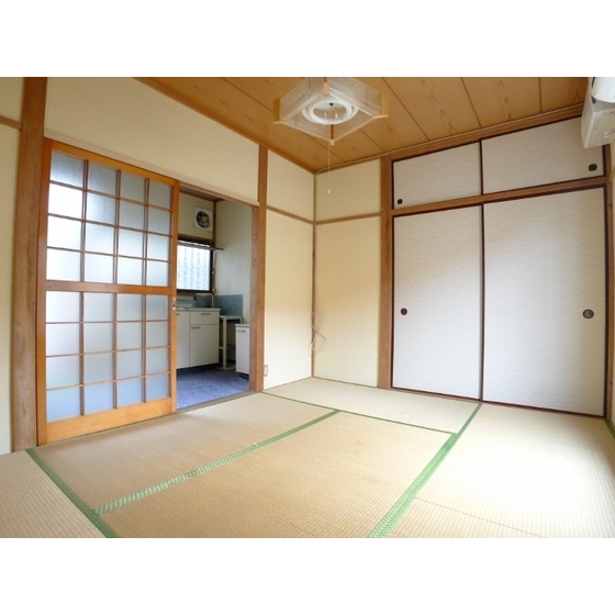 Living and room. Storage also is a 6-tatami Japanese-style room with a one house worth.