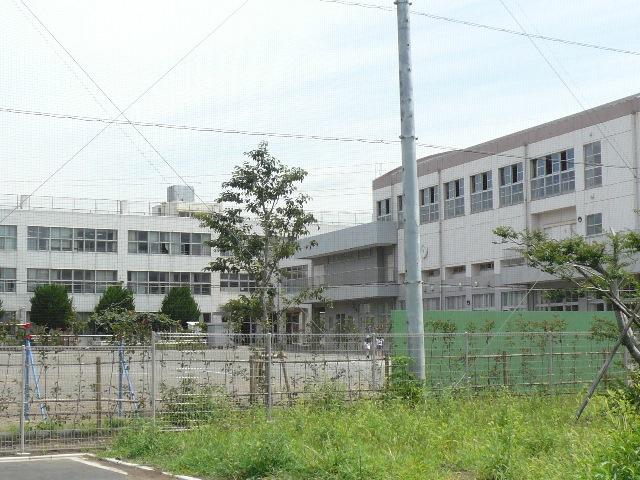 Primary school. 1225m to Shibuya elementary school