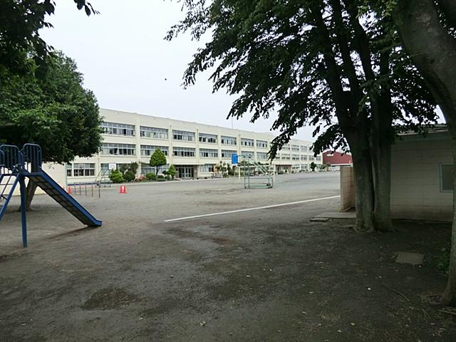 Primary school. Nishitsuruma until elementary school 910m