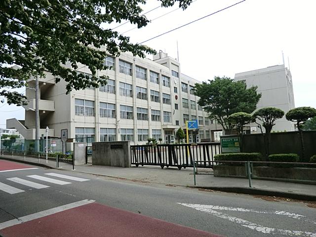 Primary school. Yamatohigashi until elementary school 720m