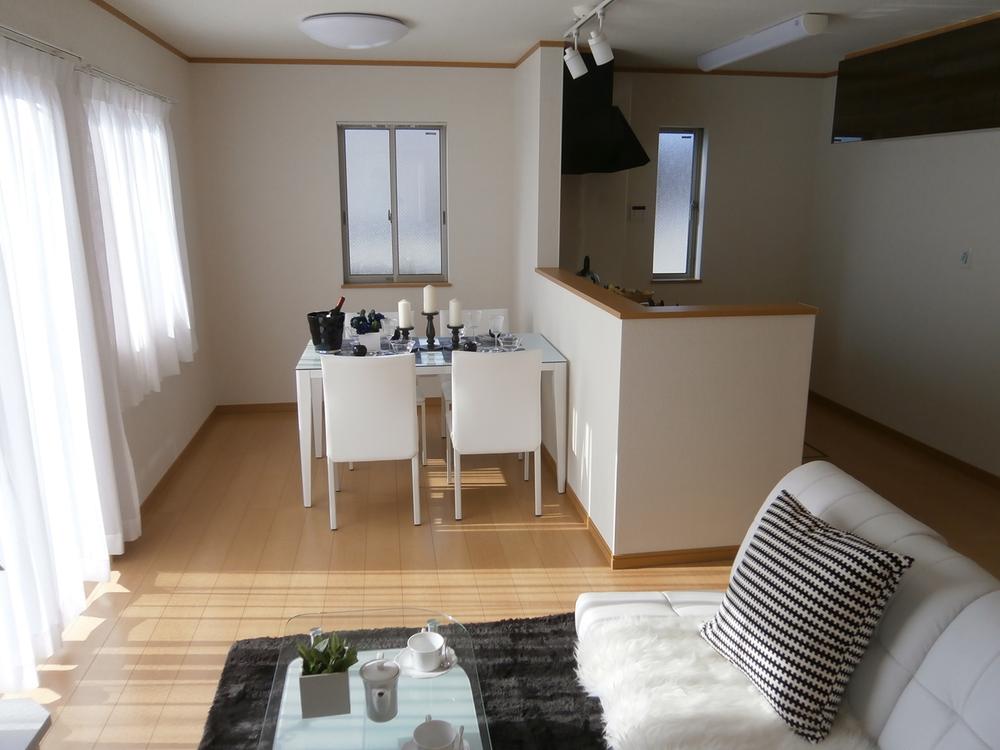 Living. Local (12 May 2013) Shooting Popular face-to-face kitchen to wife