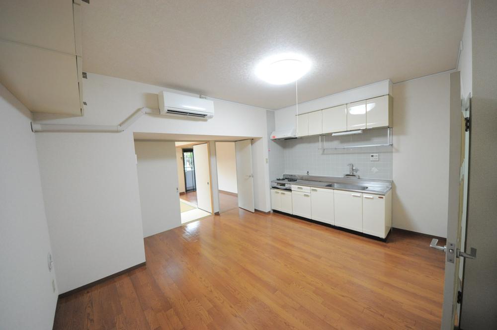 Living. Local (12 May 2013) Shooting