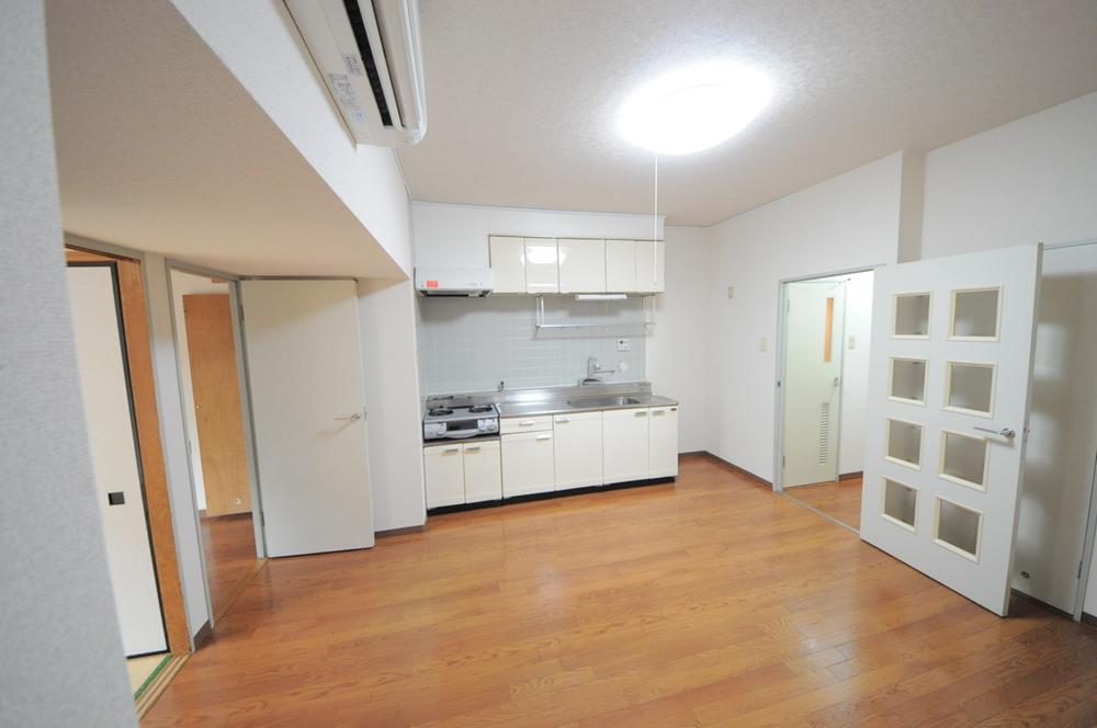 Kitchen. Local (12 May 2013) Shooting